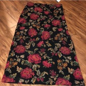 Briggs New York Black and Red Floral Pencil Skirt